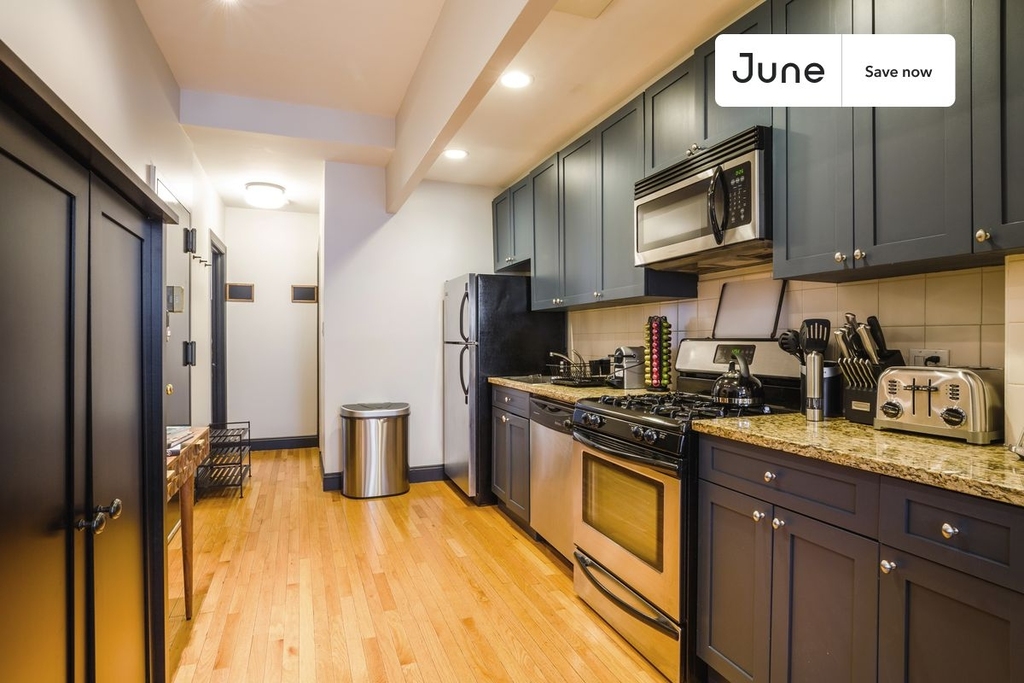 356 West 39th Street - Photo 2