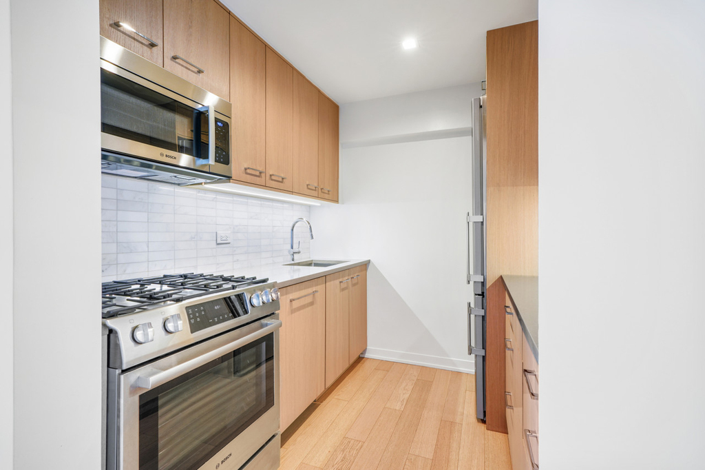 1 Columbus Place - Photo 11