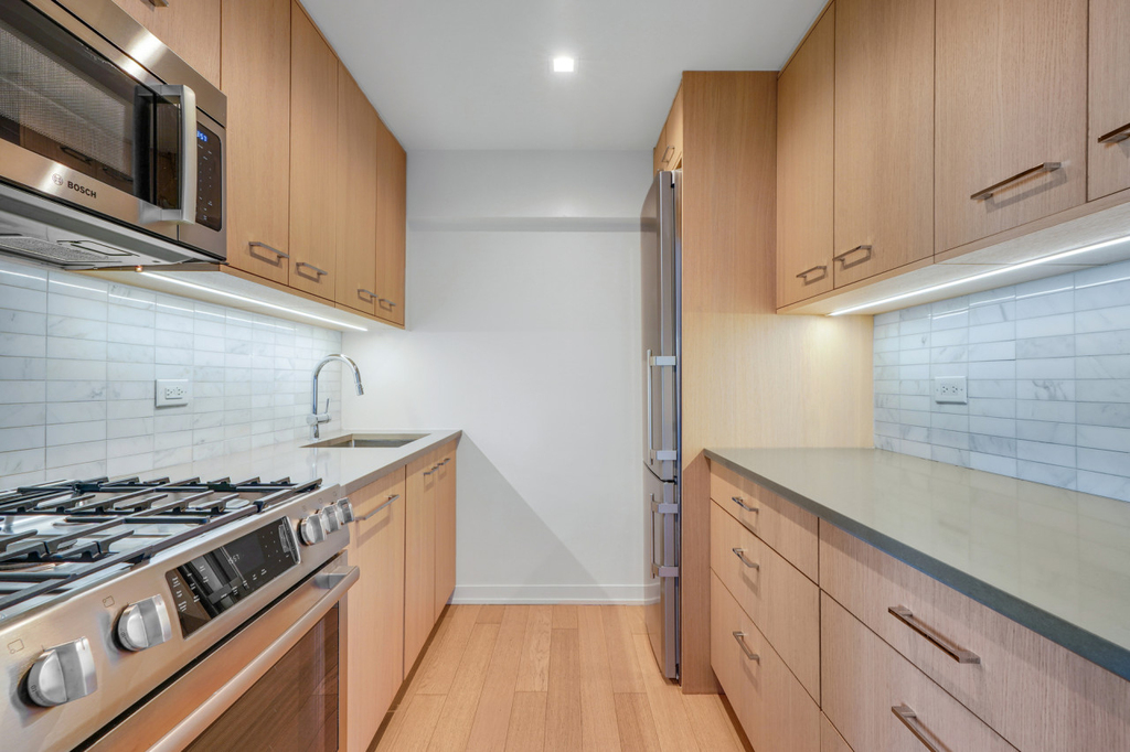 1 Columbus Place - Photo 10