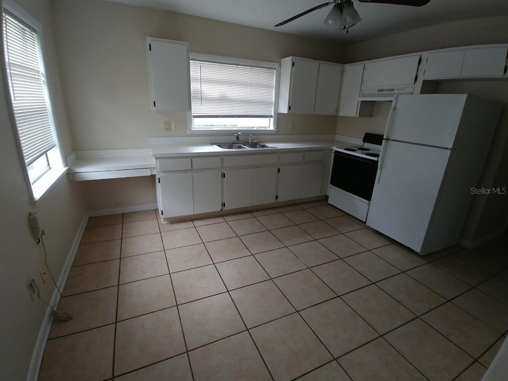 9908 Vaughn Street - Photo 2