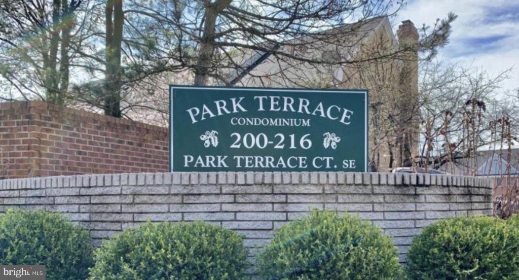 214 Park Terrace Court Se - Photo 1