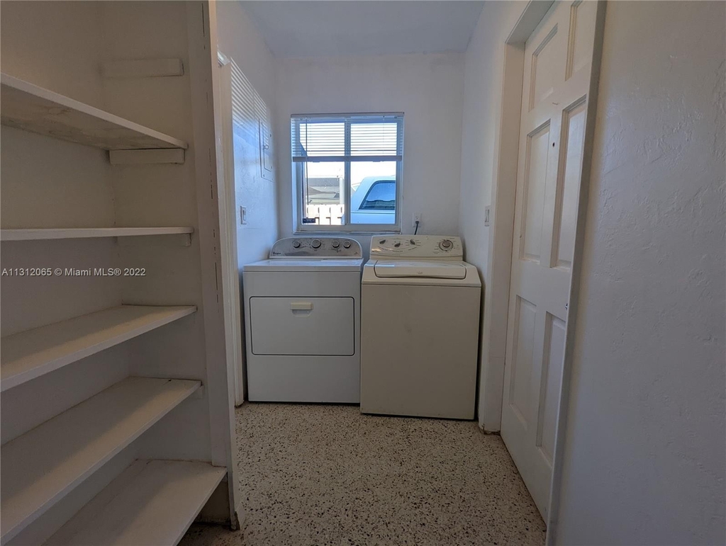 2525 Sw 34th Ave - Photo 8