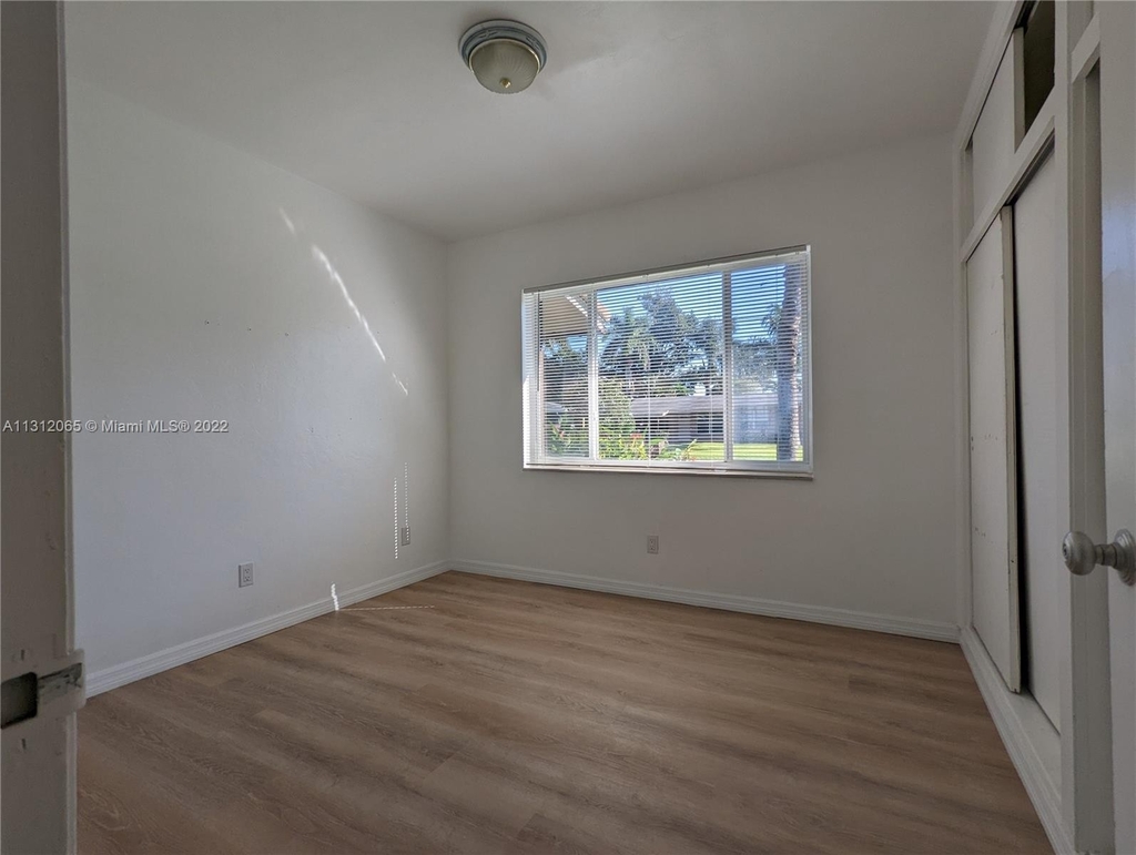 2525 Sw 34th Ave - Photo 10