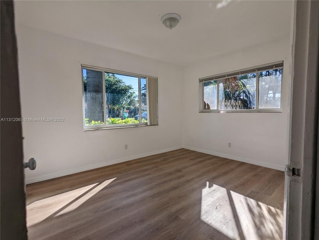 2525 Sw 34th Ave - Photo 16
