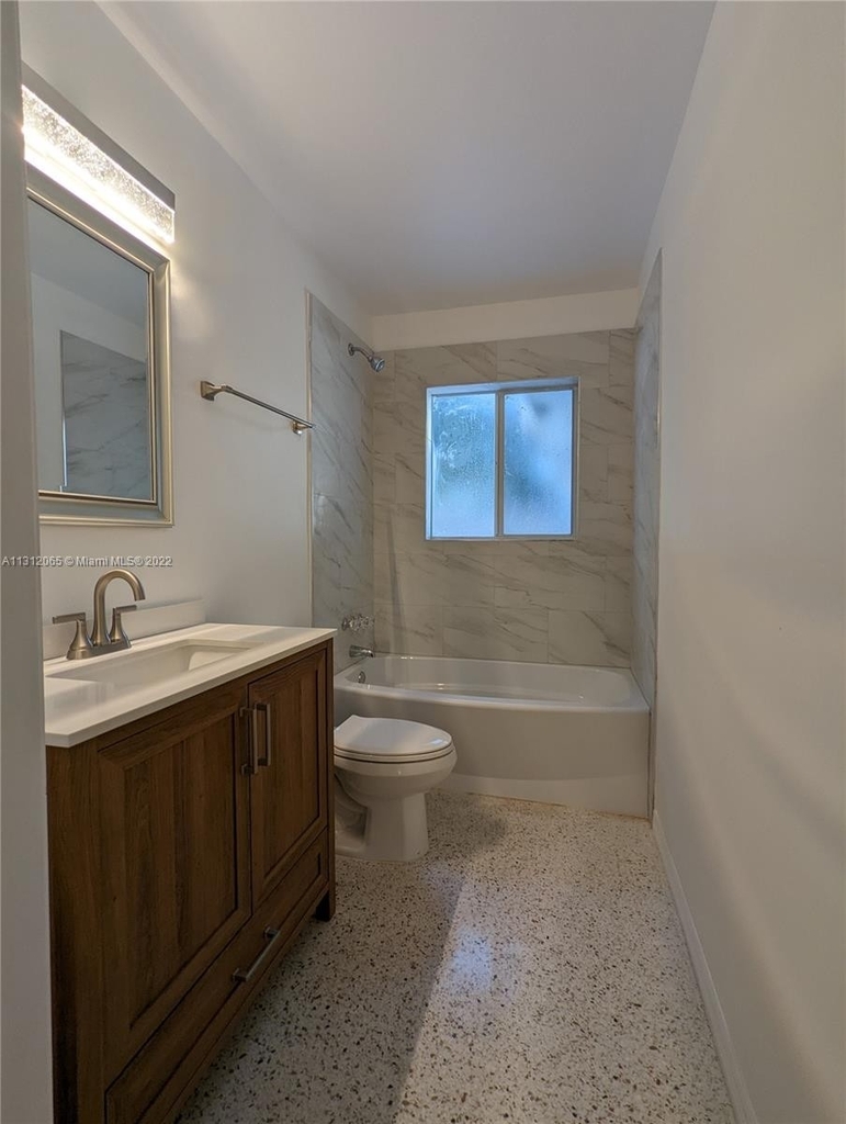 2525 Sw 34th Ave - Photo 12