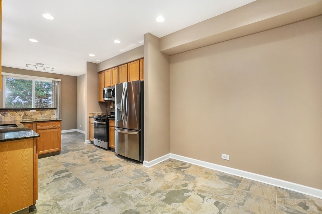 3015 Kentshire Circle - Photo 8