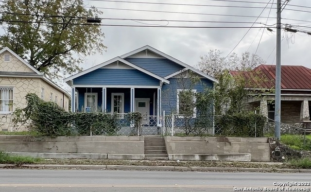 1818 E Houston St - Photo 0