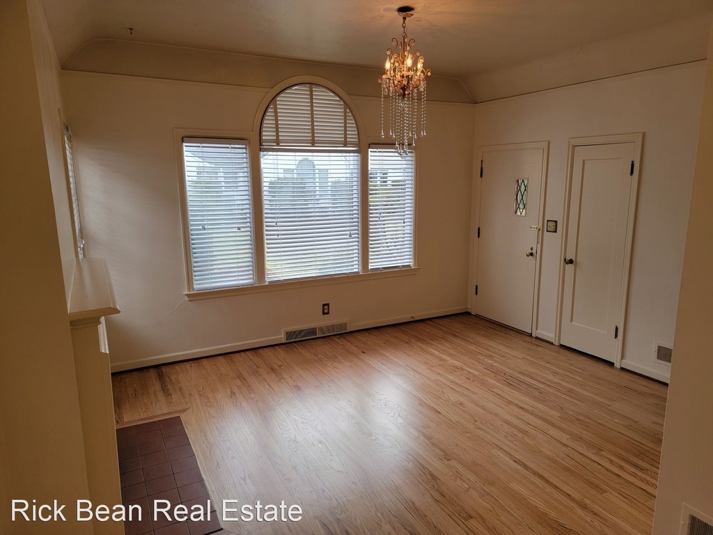 4325 Ne Halsey Street - Photo 1