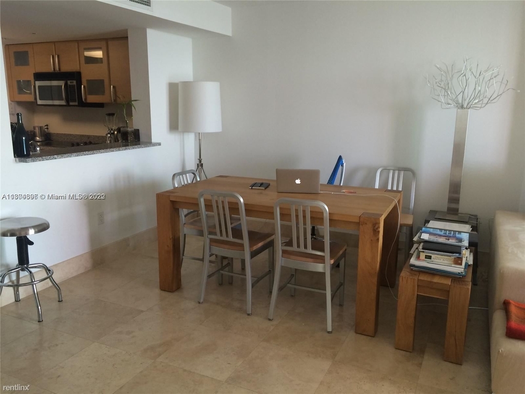 2101 Brickell Ave Apt 1807 - Photo 2