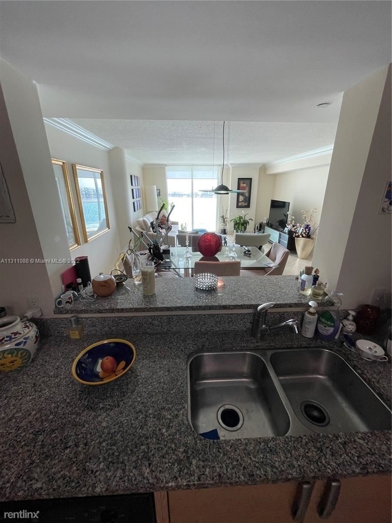 2101 Brickell Ave Apt 707 - Photo 13