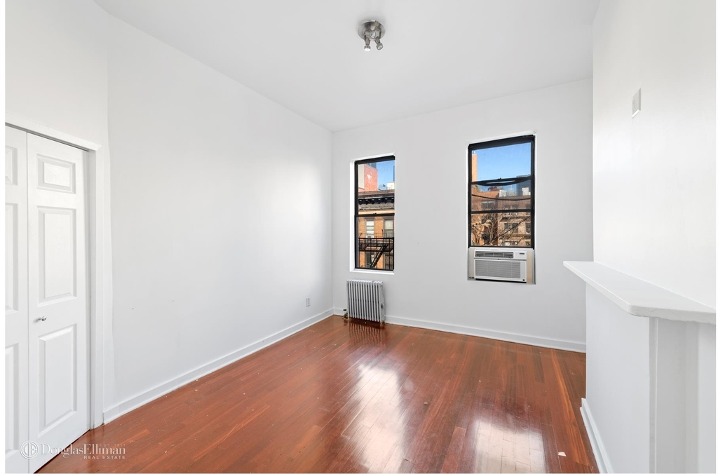 246 W 18th St - Photo 3