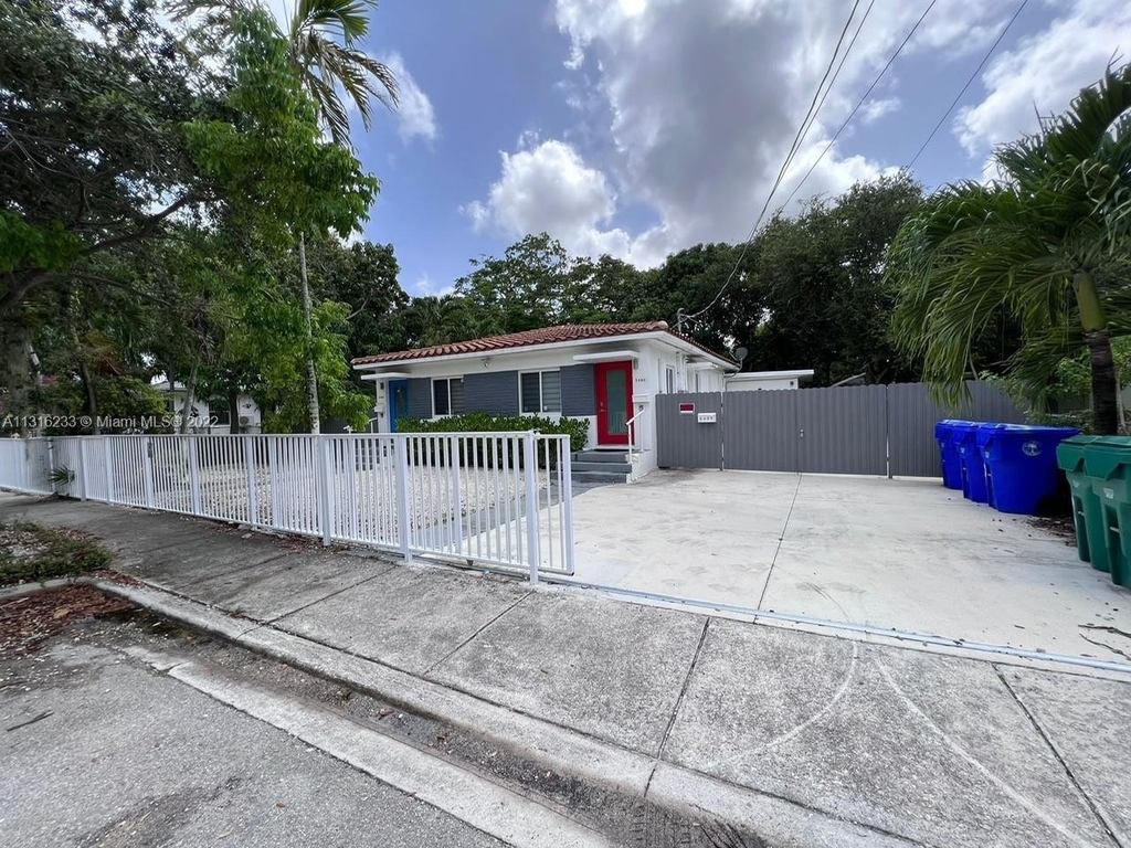 5478 Nw 1st Ave - Photo 1