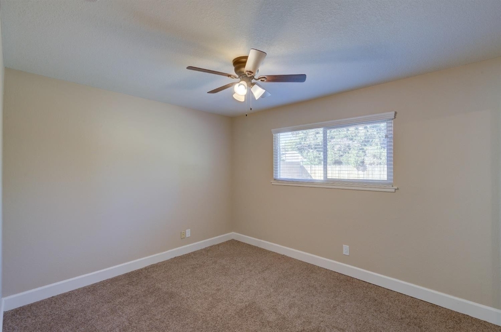 1450 E Los Altos Avenue - Photo 6