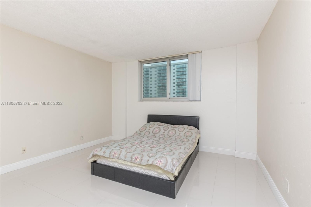 19380 Collins Ave - Photo 15