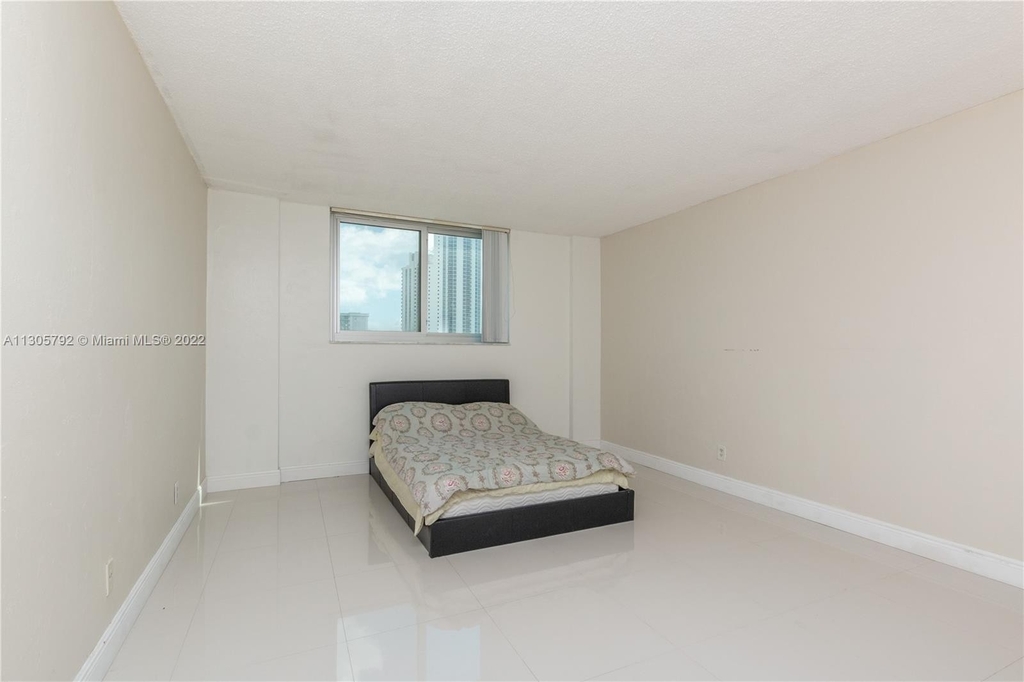 19380 Collins Ave - Photo 14