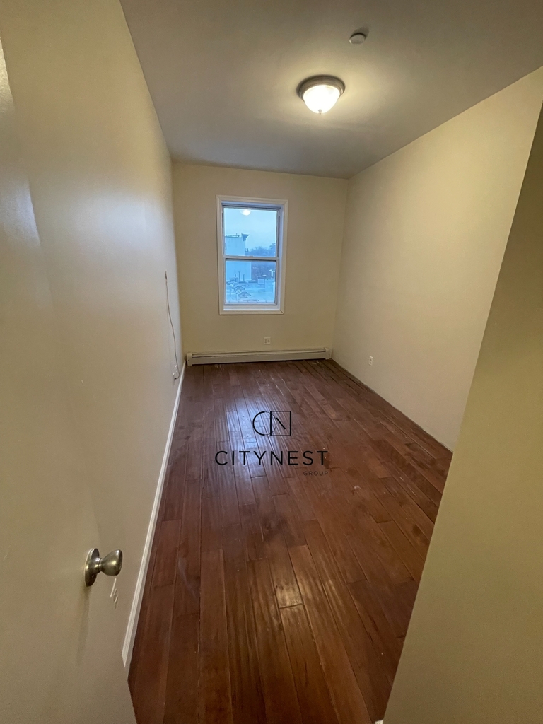 511 5th Avenue - Photo 4