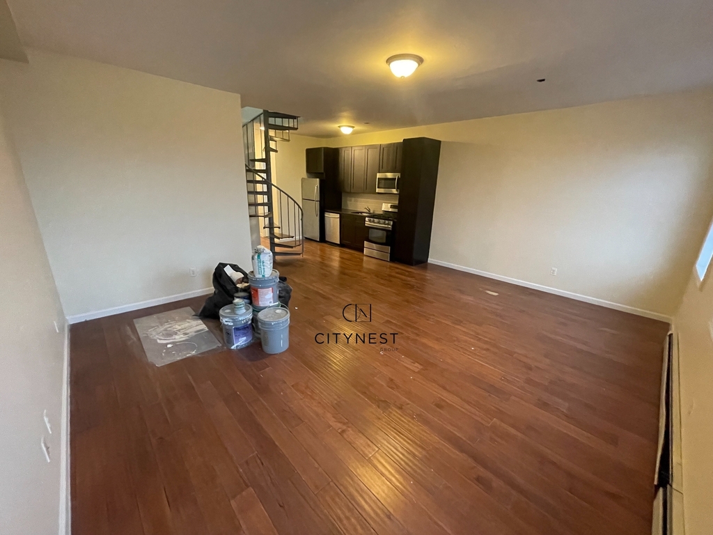 511 5th Avenue - Photo 2