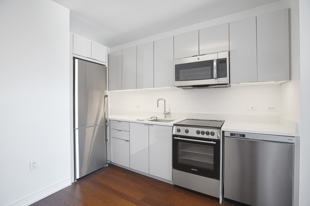 400 West 113th Street - Photo 0