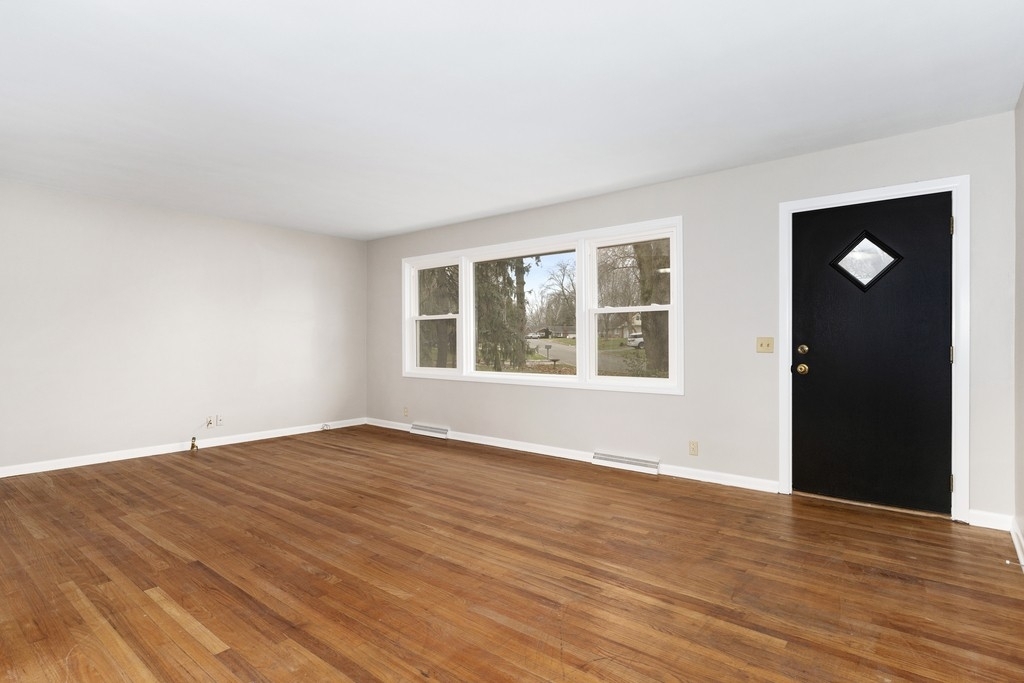 27w102 48th Street - Photo 3