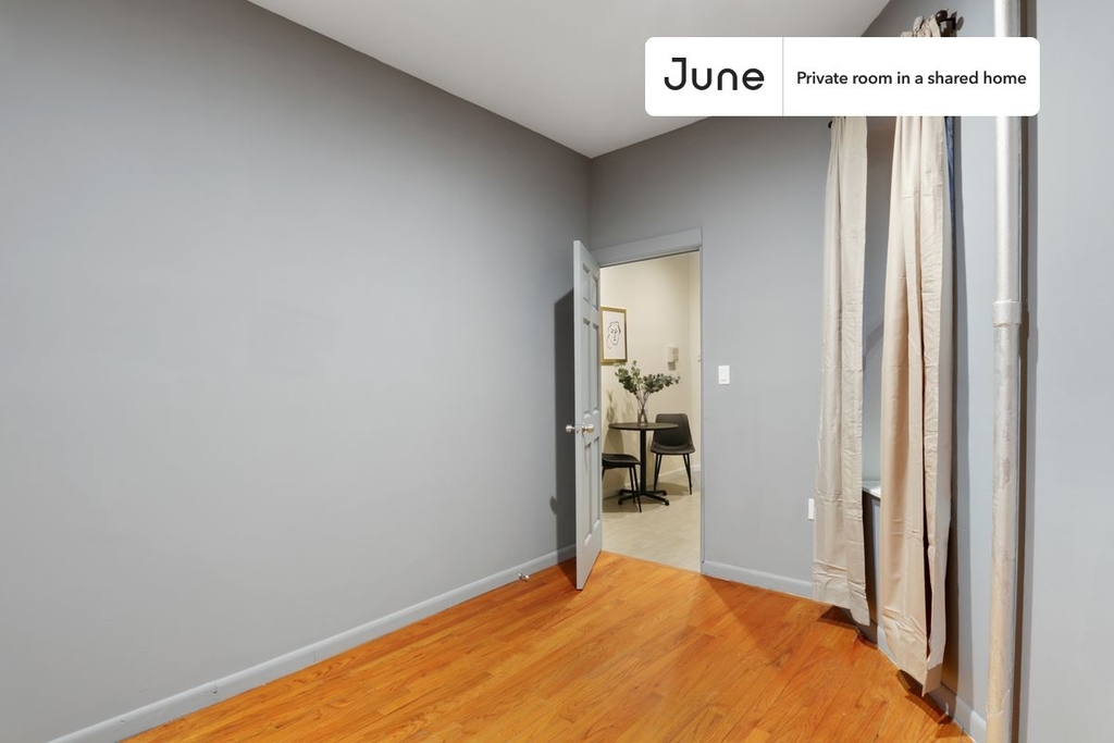 405 East 90th Street - Photo 3