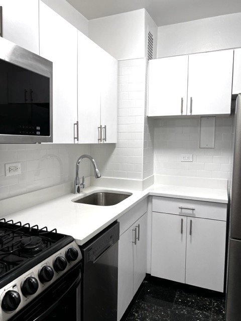 157 East 57th Street - Photo 1