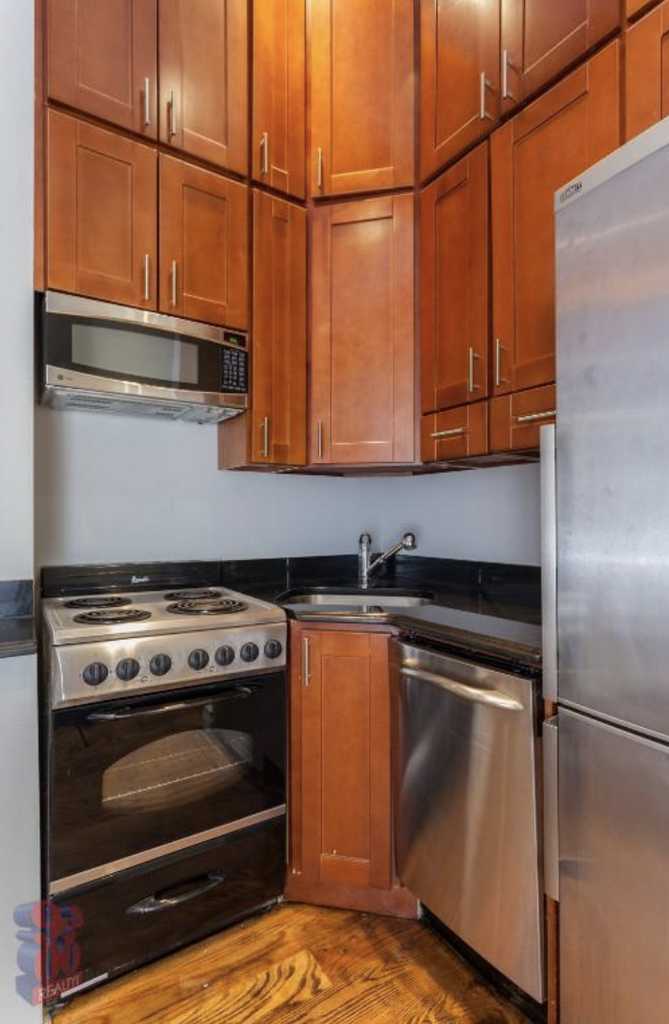 323 West 16th Street - Photo 0