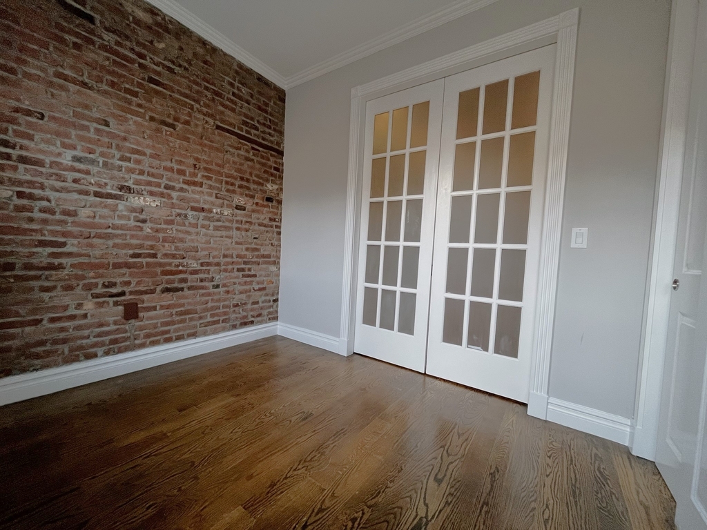 309 East 8th Street - Photo 5