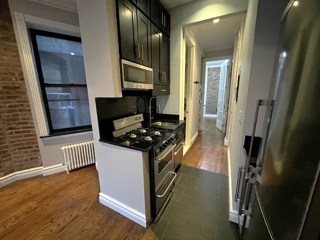 309 East 8th Street - Photo 0