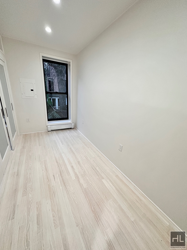 216 Hall Street - Photo 11