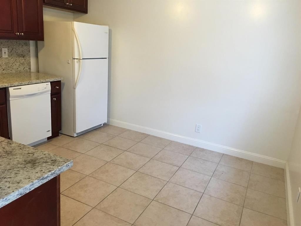 670 Azara Pl 3 - Photo 3