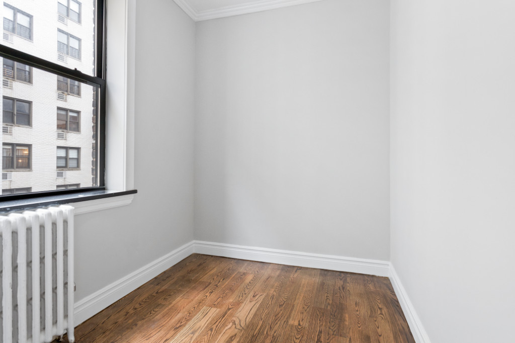 326 East 35th Street - Photo 1