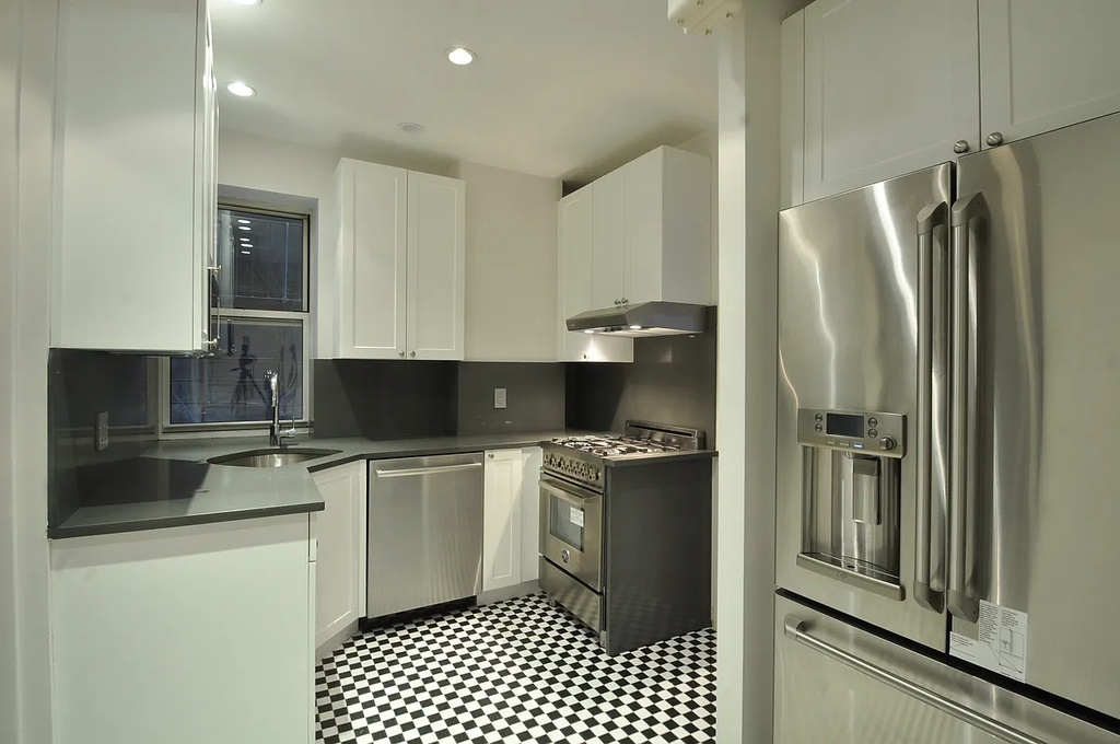  East 81st Street - Photo 2