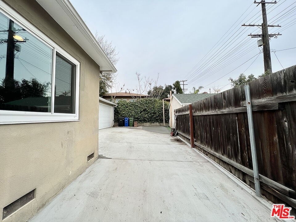 10006 Silverton Ave - Photo 15