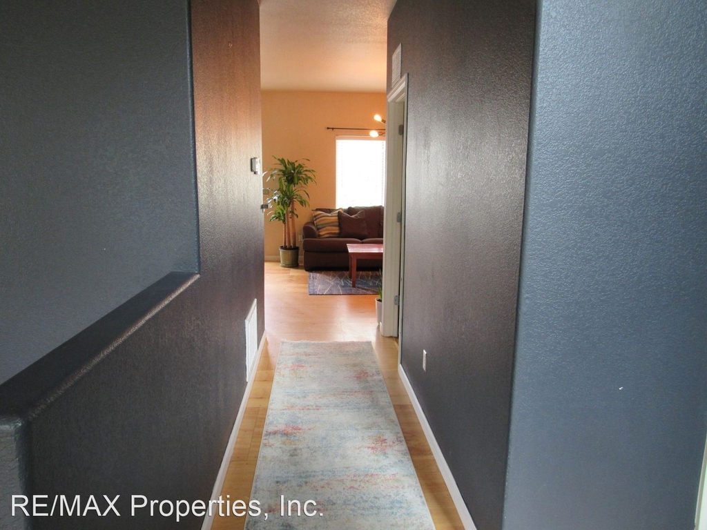 2168 St James - Photo 1