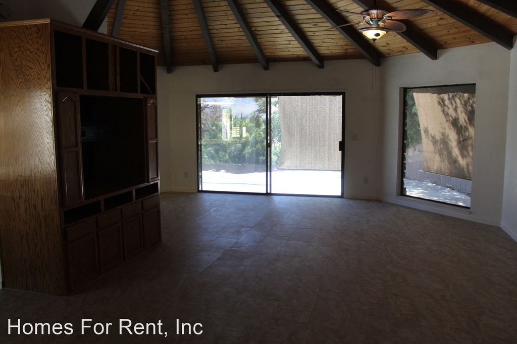 980 N. Scenic Dr - Photo 2