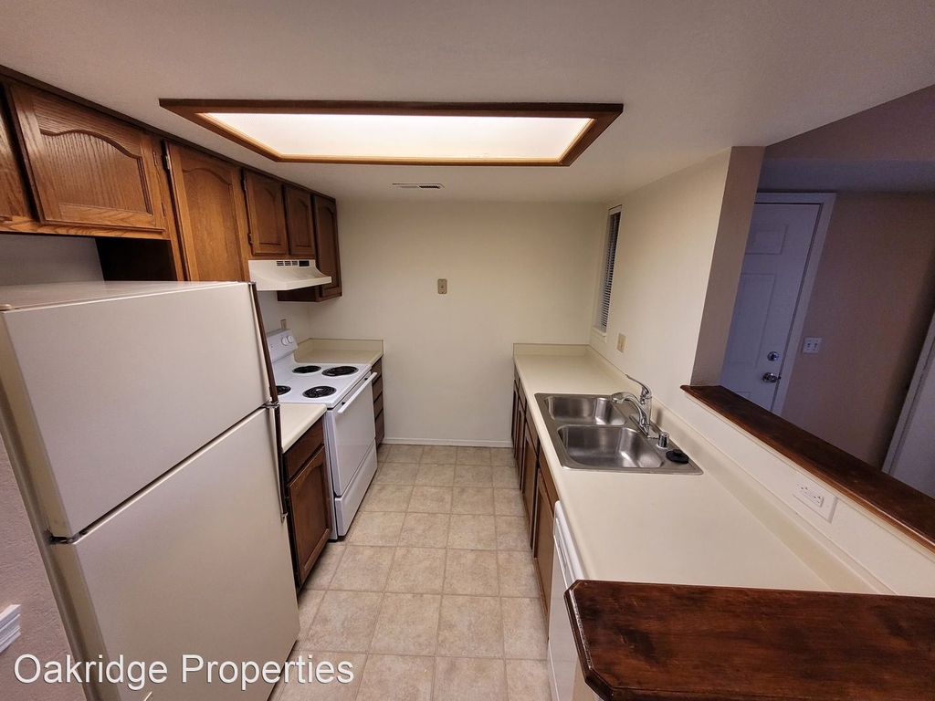 2724 Mirage Dr - Photo 3