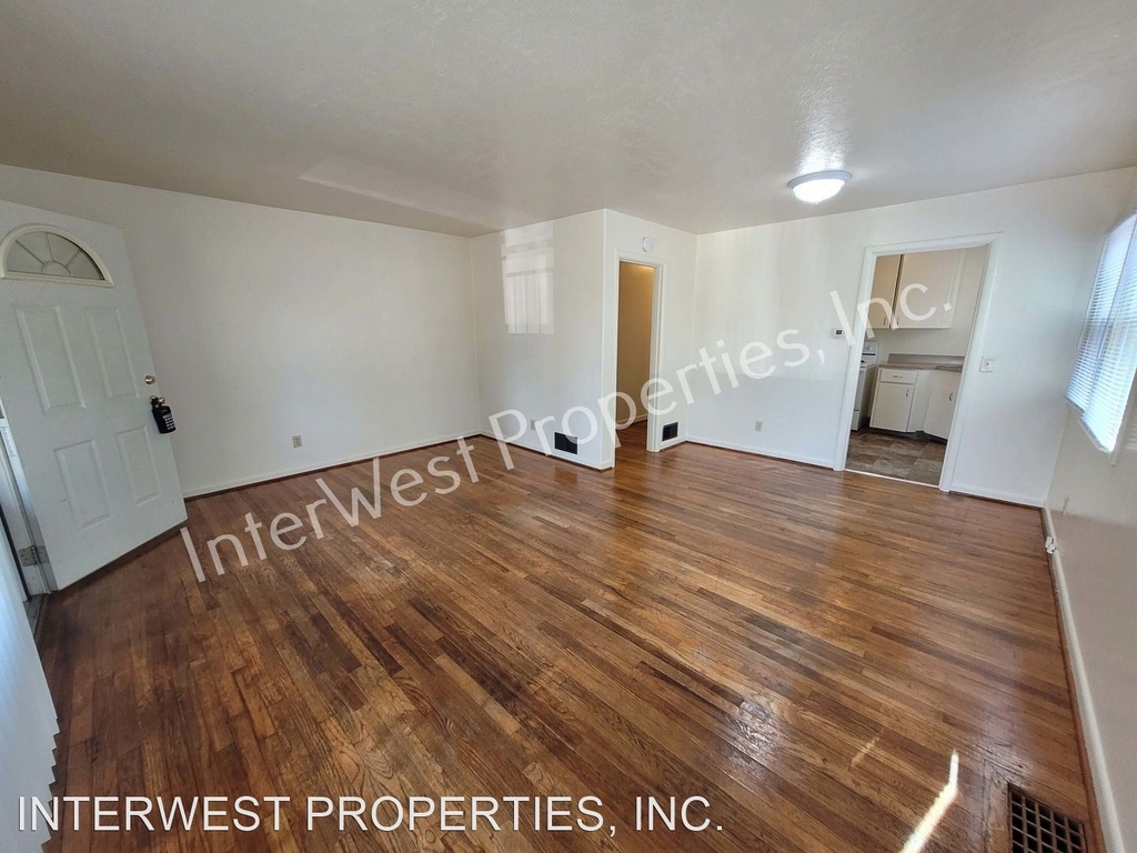 7920--7932 Se Woodstock - Photo 3