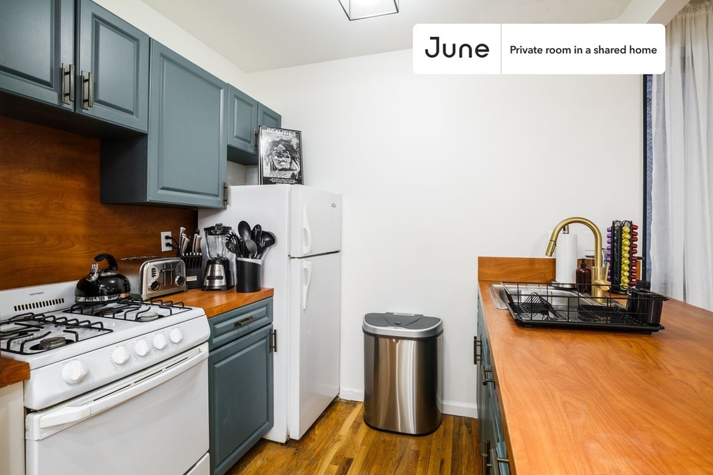 375 East 10th Street - Photo 6