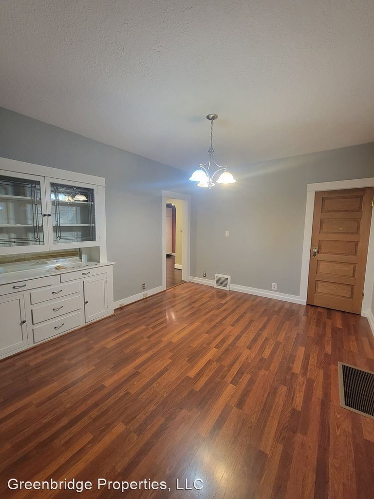 1347 Ne Sumner Street - Photo 2