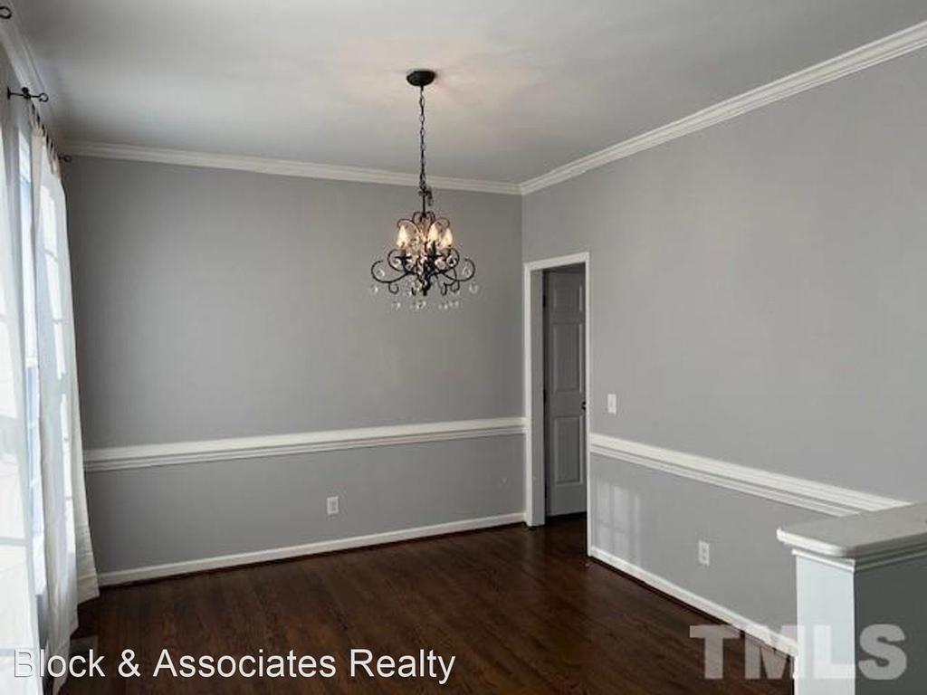 107 Silverridge Court - Photo 2