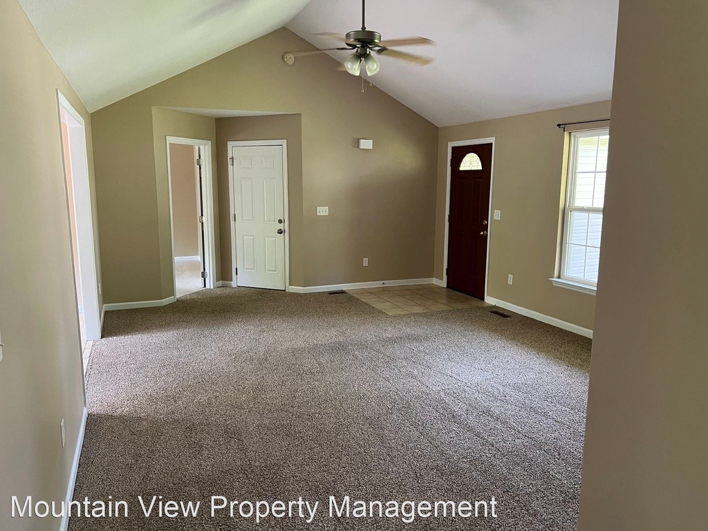 1851 Sassafras Ln - Photo 2