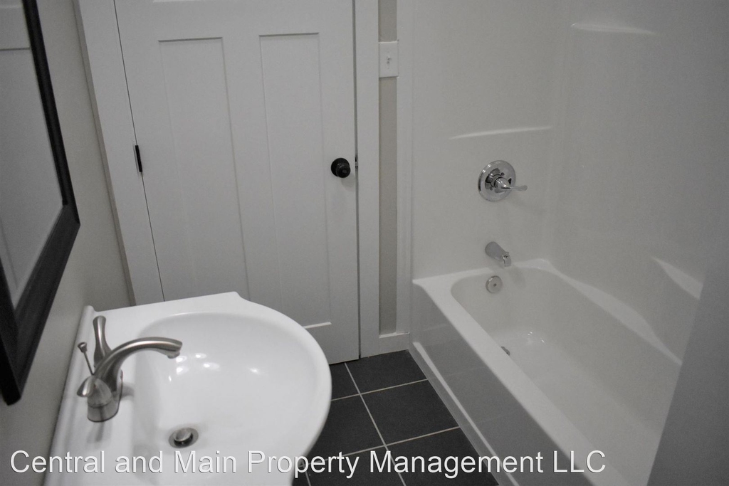 2420 Linden Ave - Photo 7