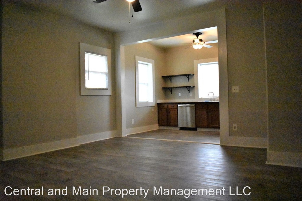 2420 Linden Ave - Photo 1