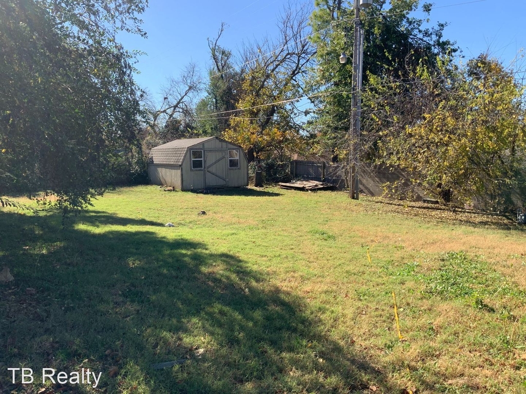 2907 Robin Road - Photo 2