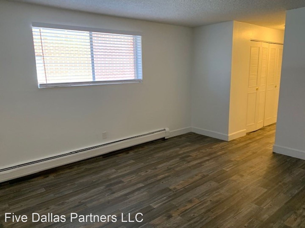 1258 Dallas St - Photo 3