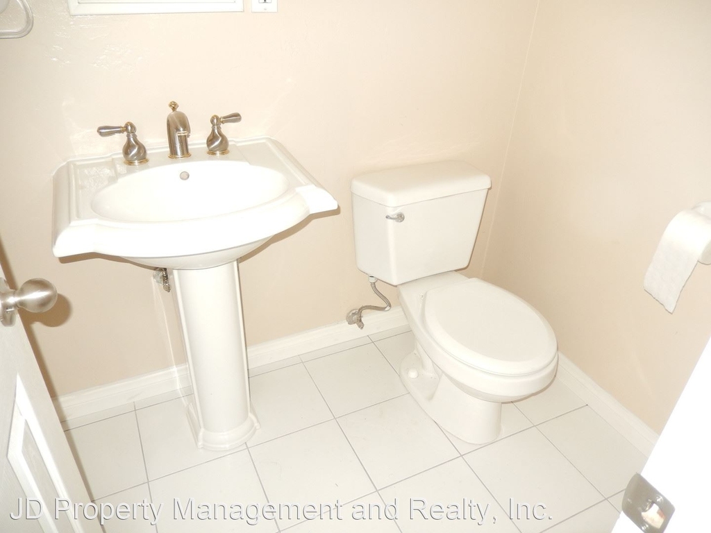 5755 Kelton Ave - Photo 9