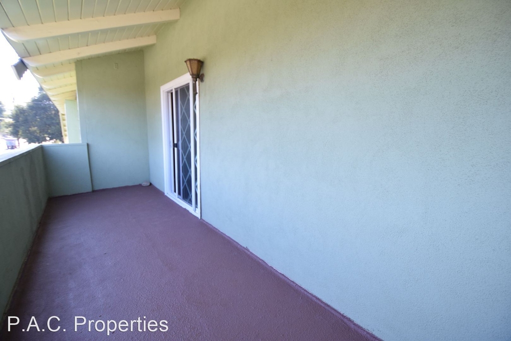 24347 Newhall Avenue - Photo 11