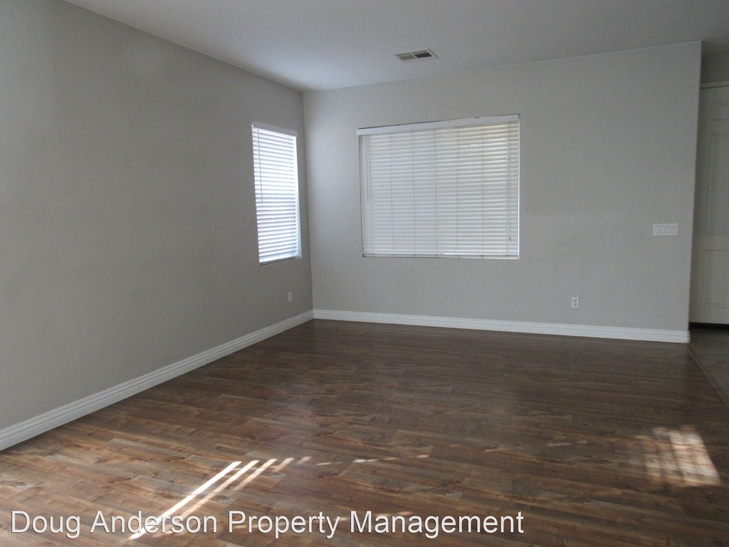 ***44256 48th Street West - Photo 2