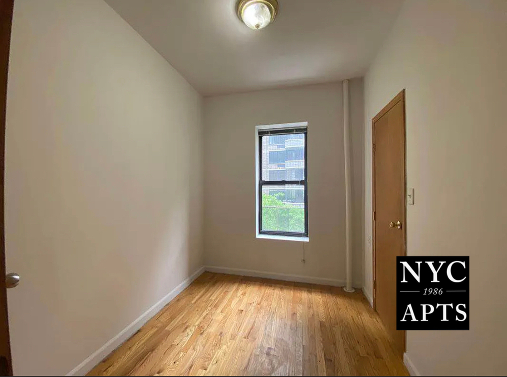 316 East 49th Street - Photo 3