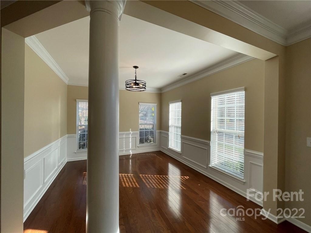 553 Beaty Street - Photo 2